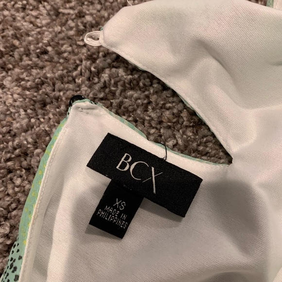 BCX Green Geometric Sheer Top - Picture 11 of 11